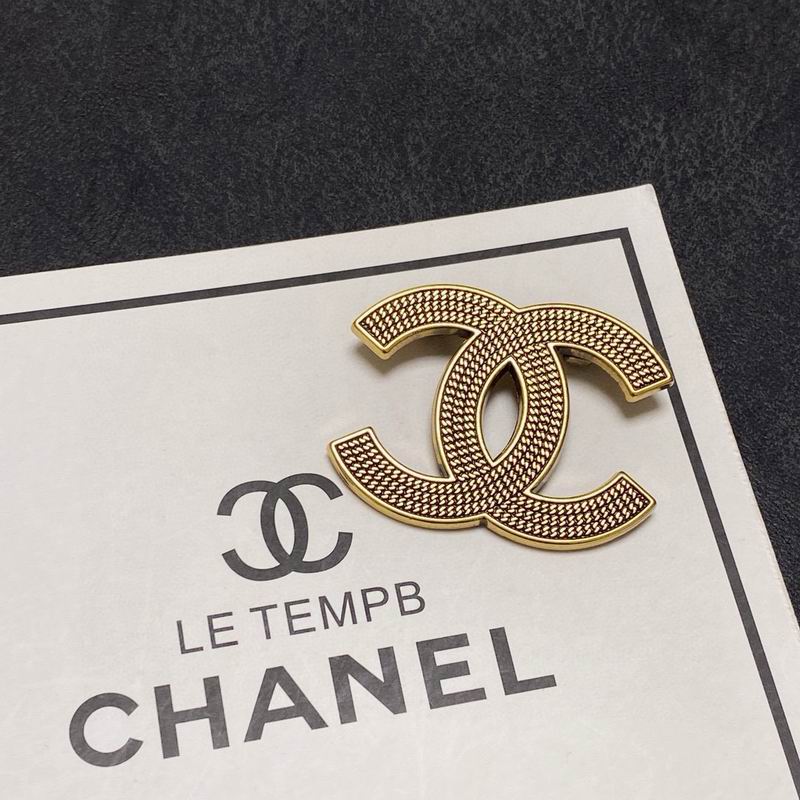 Chanel Brooch 06yxs20